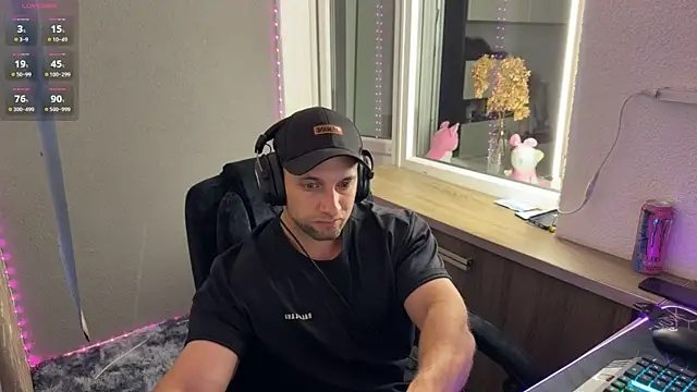 Snapshot of michaelbradleu chatting on 07-10-26, 07:47 michaelbradleu online show from 07-10-26, 07:47