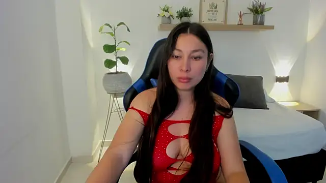 Snapshot of bella_99_ chatting on 05-11-26, 02:45 bella 99 online show from 05-11-26, 02:45
