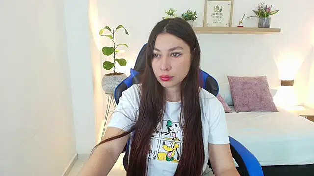 Snapshot of bella_99_ chatting on 05-02-26, 11:04 bella 99 online show from 05-02-26, 11:04