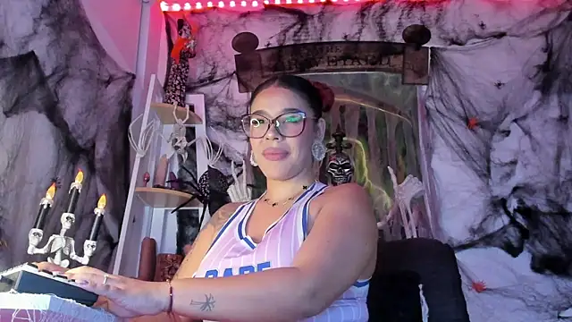 andrea lopezz  online show from 10-03-25, 11:17