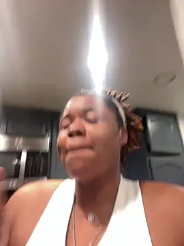 HEARTBREAKBRE online show from 04-19-26, 02:45