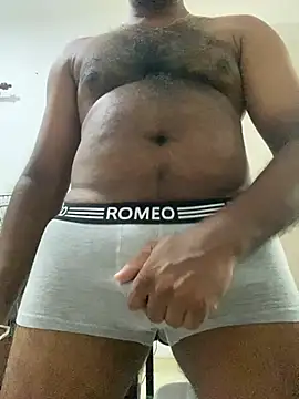 Snapshot of MALEHYPER chatting on 06-12-26, 07:39 MALEHYPER online show from 06-12-26, 07:39