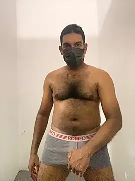 Snapshot of MALEHYPER chatting on 09-28-25, 01:51 MALEHYPER online show from 09-28-25, 01:51