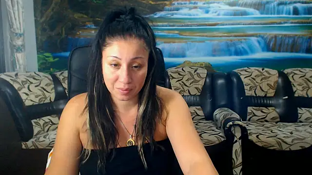 MoistMady online show from 10-12-25, 08:10