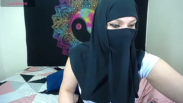 evelyn  salah online show from 10-26-25, 12:44