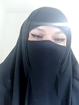 evelyn  salah online show from 10-14-25, 04:07