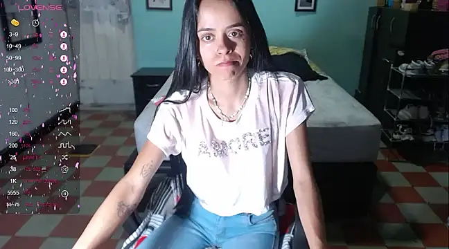 Snapshot of Mia_sexy18_ chatting on 01-16-25, 02:51 Mia sexy18 online show from 01-16-25, 02:51