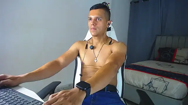 Snapshot of DavidAngell7 chatting on 10-01-25, 04:17 DavidAngell7 online show from 10-01-25, 04:17