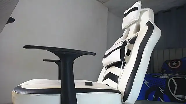 Snapshot of DavidAngell7 chatting on 09-15-25, 06:58 DavidAngell7 online show from 09-15-25, 06:58