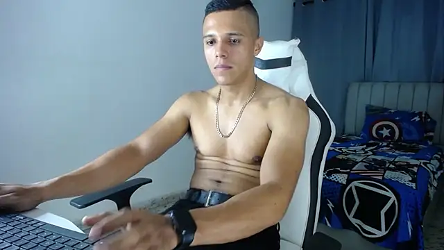 Snapshot of DavidAngell7 chatting on 03-02-25, 05:44 DavidAngell7 online show from 03-02-25, 05:44