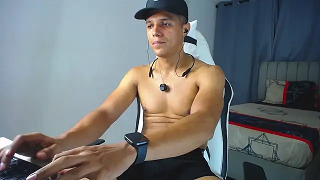 Snapshot of DavidAngell7 chatting on 10-04-25, 04:58 DavidAngell7 online show from 10-04-25, 04:58