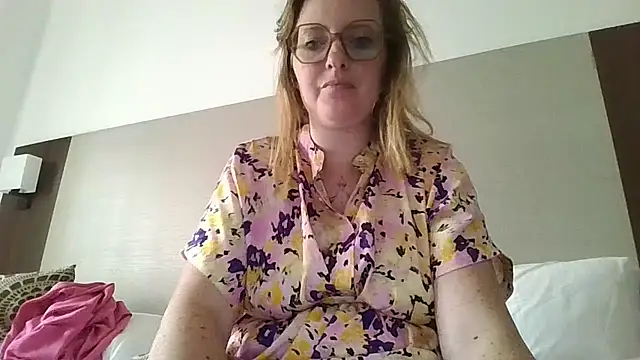 LiquidLeonie online show from 04-08-26, 03:24