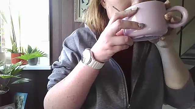 LiquidLeonie online show from 03-17-26, 01:58