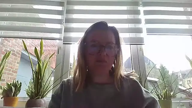 LiquidLeonie online show from 04-02-26, 07:48