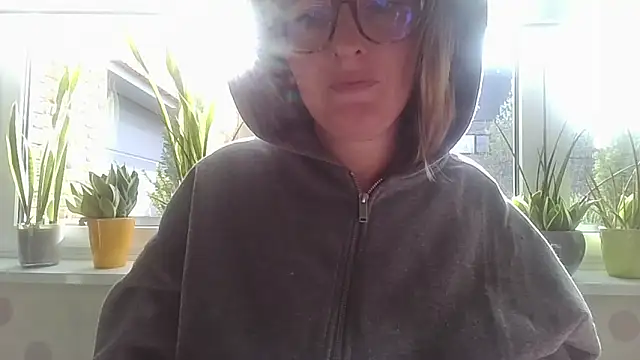 LiquidLeonie online show from 03-25-26, 08:25