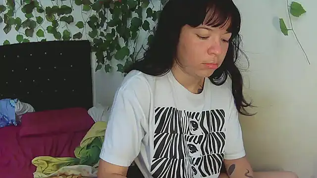Snapshot of fresa_caliente chatting on 03-04-25, 05:34 fresa caliente online show from 03-04-25, 05:34