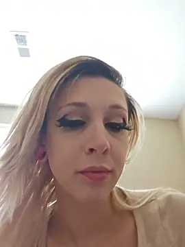 Snapshot of AmethystFoxx chatting on 06-19-26, 06:14 AmethystFoxx online show from 06-19-26, 06:14