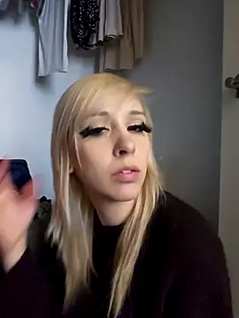 AmethystFoxx online show from 10-07-25, 07:15