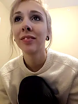 AmethystFoxx online show from 11-18-25, 10:13