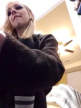 AmethystFoxx online show from 12-04-25, 10:42