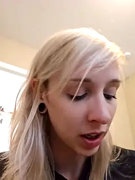 AmethystFoxx online show from 10-16-25, 07:00