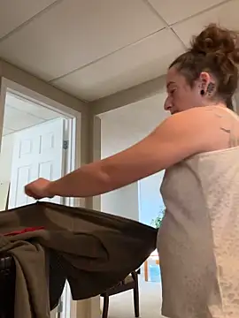 Mini And The Bear online show from 02-12-26, 05:23