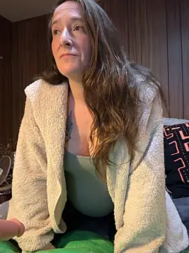 Mini And The Bear online show from 02-07-26, 07:55