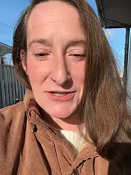 Mini And The Bear online show from 04-19-26, 01:12