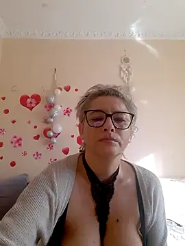 BellaBellaHot online show from 11-15-25, 09:24