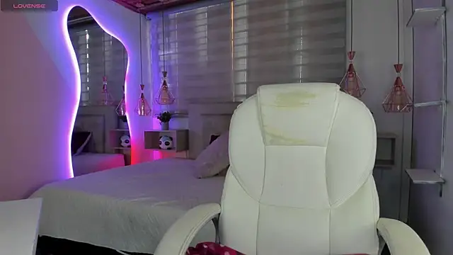 Snapshot of aleja17_xxx chatting on 09-12-25, 07:46 aleja17 xxx online show from 09-12-25, 07:46