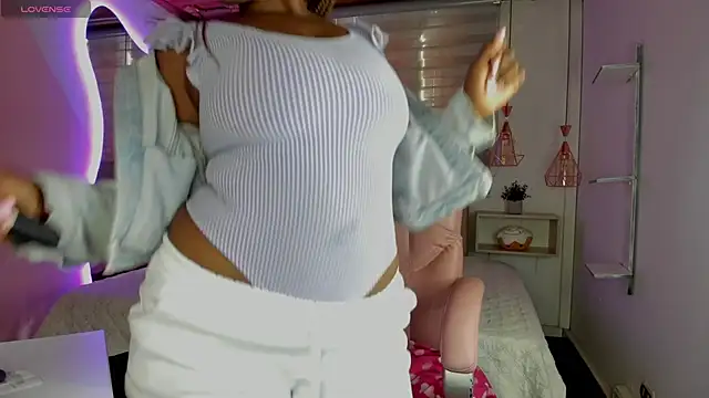 Snapshot of aleja17_xxx chatting on 09-24-25, 07:53 aleja17 xxx online show from 09-24-25, 07:53