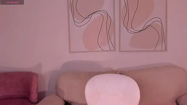 NaomiSainz online show from 09-20-25, 12:54