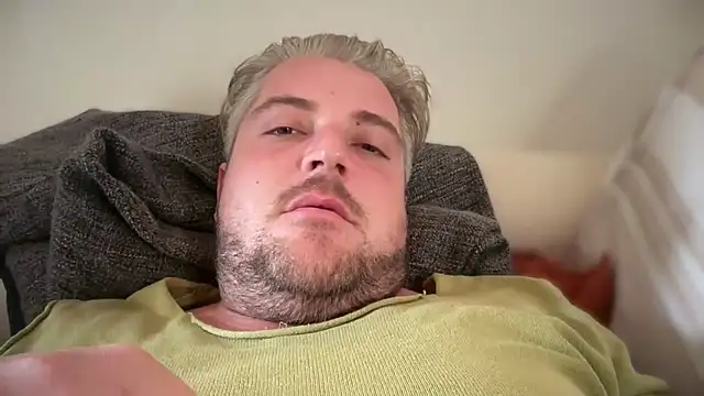 Snapshot of cazzo90p chatting on 10-12-25, 06:15 cazzo90p online show from 10-12-25, 06:15