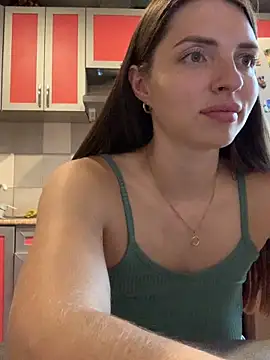 Snapshot of SeducingYoghourt chatting on 09-22-25, 03:29 SeducingYoghourt online show from 09-22-25, 03:29