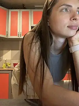 Snapshot of SeducingYoghourt chatting on 10-01-25, 04:00 SeducingYoghourt online show from 10-01-25, 04:00