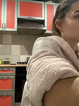 Snapshot of SeducingYoghourt chatting on 11-26-25, 04:29 SeducingYoghourt online show from 11-26-25, 04:29