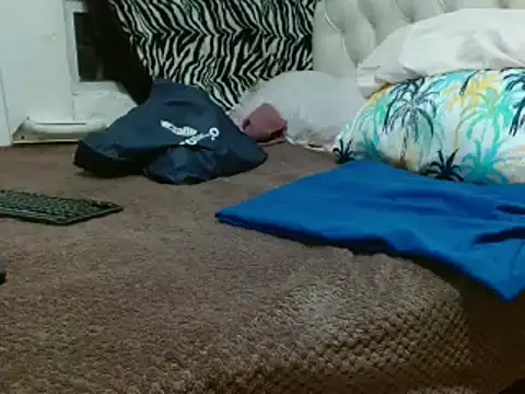Snapshot of sharlot003 chatting on 02-11-25, 10:47 sharlot003 online show from 02-11-25, 10:47