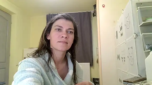 Snapshot of MercyLove chatting on 04-16-26, 03:35 MercyLove online show from 04-16-26, 03:35