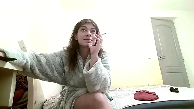 Snapshot of MercyLove chatting on 01-04-25, 04:22 MercyLove online show from 01-04-25, 04:22