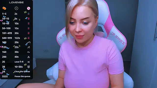 MonaLauu online show from 12-28-24, 10:44