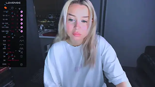 MonaLauu online show from 01-15-26, 03:43