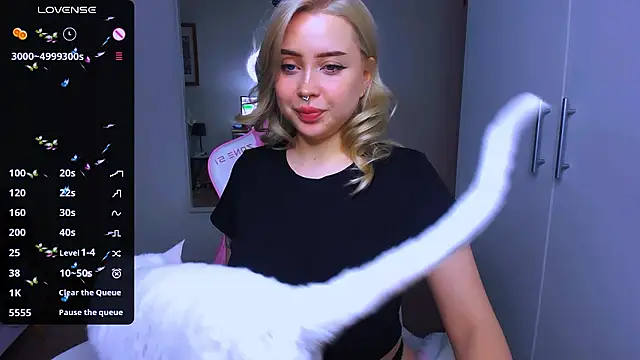 MonaLauu online show from 12-07-24, 06:21