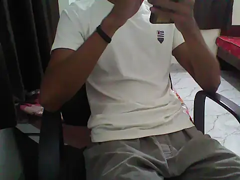 Snapshot of sour_rabh chatting on 10-18-25, 05:26 sour rabh online show from 10-18-25, 05:26