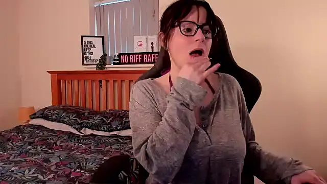 Snapshot of LucieWinters_UK chatting on 01-30-25, 09:04 LucieWinters UK online show from 01-30-25, 09:04