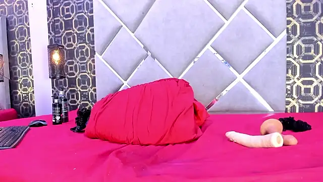 Anaa Foxx  online show from 12-13-25, 08:04