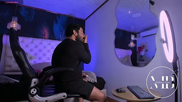 Snapshot of MichaelBear_ chatting on 02-09-26, 01:31 MichaelBear online show from 02-09-26, 01:31