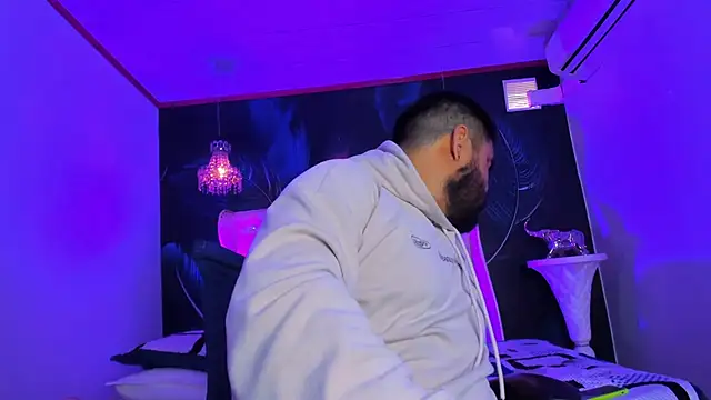 MichaelBear  online show from 10-04-25, 01:45