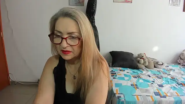 Snapshot of D-yanamilf chatting on 09-21-25, 01:05 D-yanamilf online show from 09-21-25, 01:05