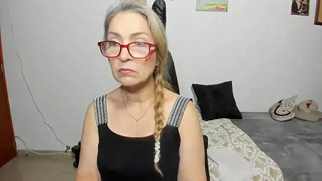 Snapshot of D-yanamilf chatting on 10-10-25, 11:16 D-yanamilf online show from 10-10-25, 11:16