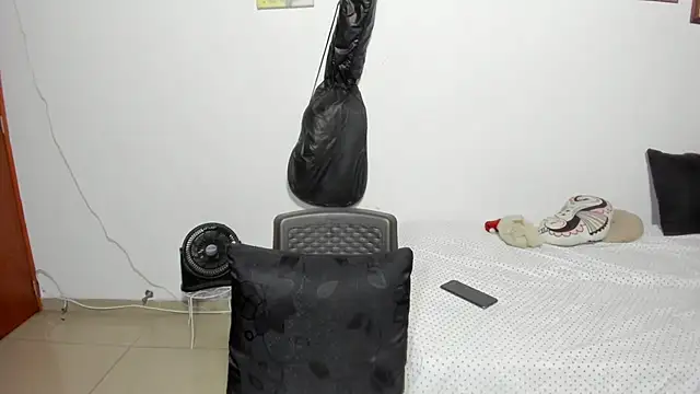 Snapshot of D-yanamilf chatting on 09-14-25, 11:38 D-yanamilf online show from 09-14-25, 11:38